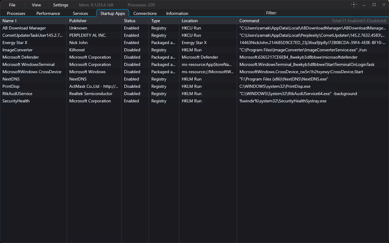 TaskSlinger Startup Apps tab showing enabled and disabled startup programs with publisher details, registry locations, and launch commands.